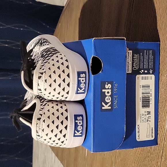 Keds geometric tennis shoes - Picture 3 of 4